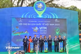 Du khách đổ về Hội chợ Du lịch quốc tế Việt Nam 2025 ngay trong ngày khai mạc