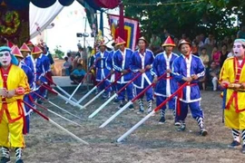 Hát bả trạo tại Lễ hội Cầu ngư. (Ảnh: Ủy ban nhân dân tỉnh Bình Định)