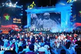 Chương trình nghệ thuật 'Hà Nội-Từ mùa Thu lịch sử năm 1945. (Ảnh: Dương Giang/TTXVN)