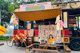 Một góc "bảo tàng" trên hành trình "Chạm miền ký ức" Hà Nội. (Ảnh: Mai Mai/Vietnam+)