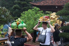 Các di tích lịch sử-văn hóa trên địa bàn Hà Nội là điểm đến du xuân tín ngưỡng ưa thích của người dân. (Ảnh minh họa: TTXVN)