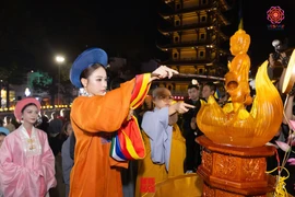 Dàn hoa hậu, nghệ sỹ Việt lan tỏa nét đẹp văn hóa tâm linh tại Đại lễ Vesak 2025. (Ảnh: CTV/Vietnam+)