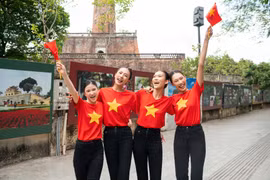Đối tượng nhận quà là công dân Việt Nam và người gốc Việt Nam chưa xác định được quốc tịch nhưng đã được cấp giấy chứng nhận căn cước đang cư trú tại Việt Nam. (Ảnh: TTXVN)