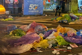 Ứng xử văn minh nơi công cộng: Hãy yêu nước từ những hành động nhỏ nhất