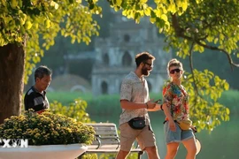 Chính phủ Việt Nam vừa tiếp tục ban hành Nghị định miễn thị thực có thời hạn cho người nước ngoài thuộc diện “đối tượng đặc biệt.” (Ảnh minh họa: TTXVN)