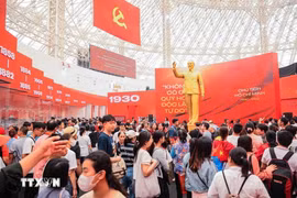 Hàng chục vạn người dân đã đến tham quan, tìm hiểu, trải nghiệm tại Trung tâm triển lãm Việt Nam. (Ảnh: Hoàng Hiếu/TTXVN)
