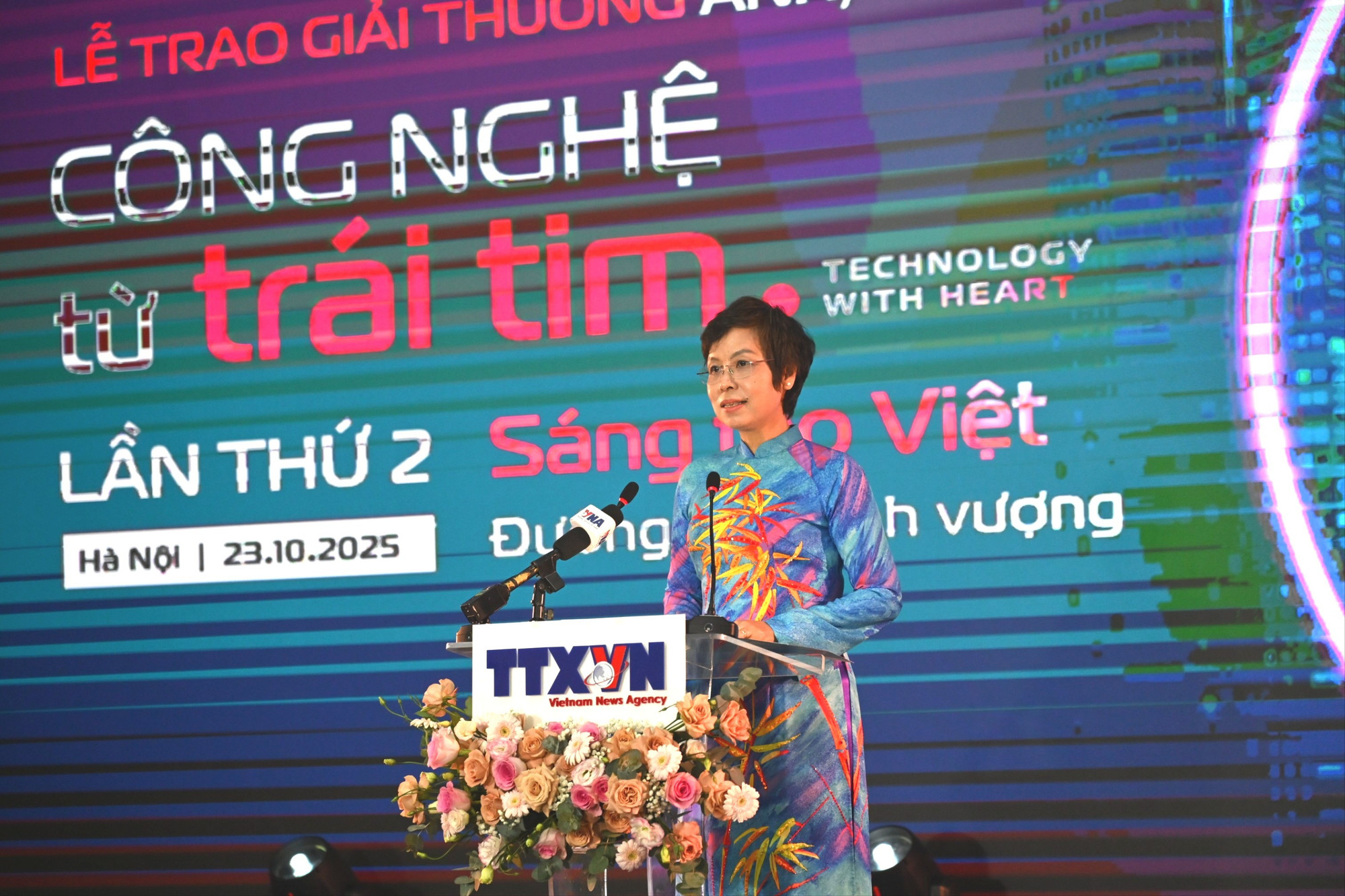 Frau Vu Viet Trang, Generaldirektorin der Vietnam News Agency und Vorsitzende des Preisrats, hielt eine Rede. (Foto: Minh Anh/Vietnam+) son-2844-8018.jpg