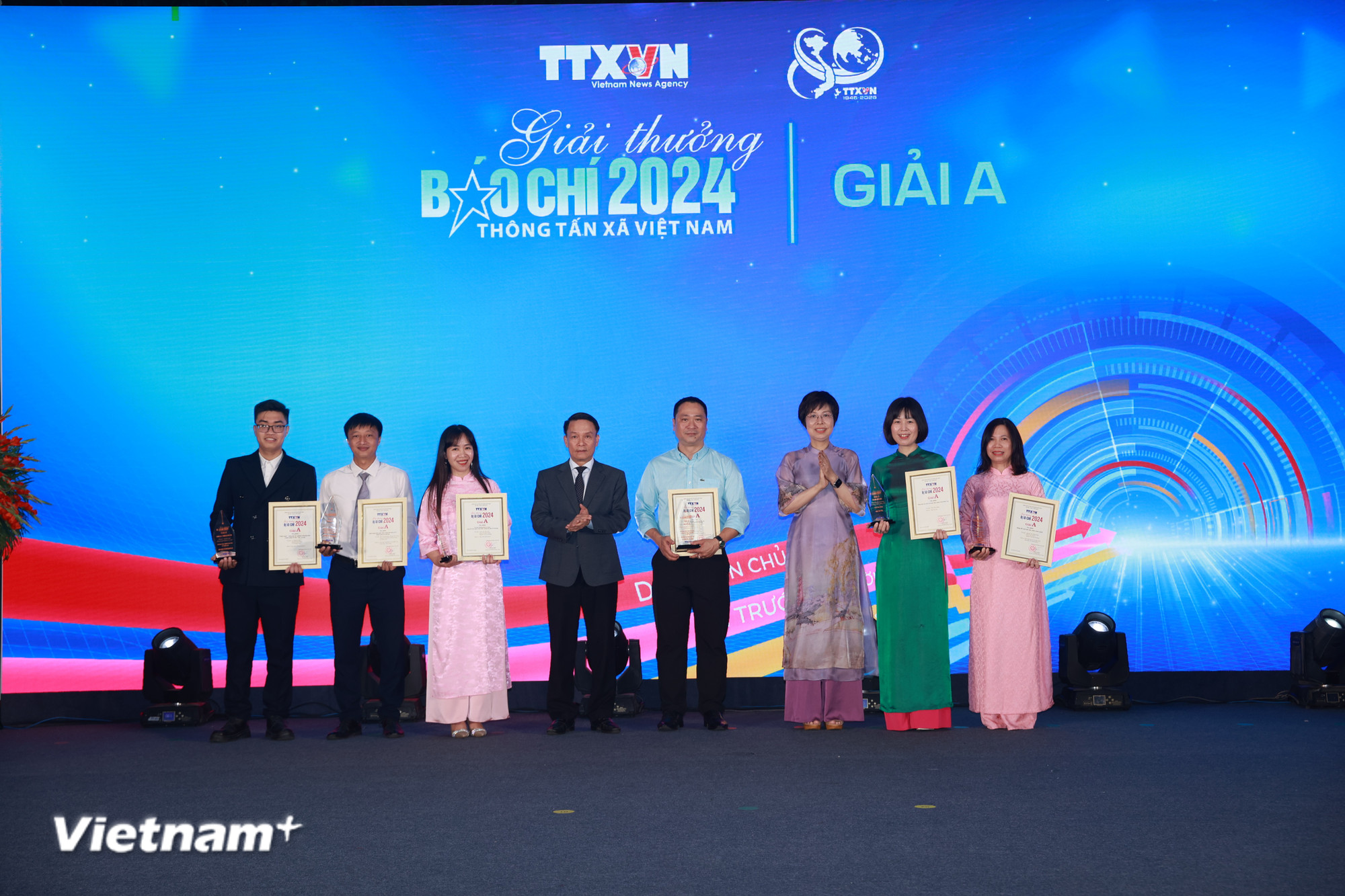 Mùa giải Báo chí Thông tấn xã Việt Nam năm 2024 có 30 giải Khuyến khích, 18 giải C, 14 giải B và 6 giải A các thể loại và 2 giải thưởng Chuyên đề. (Ảnh: Hoài Nam/Vietnam+)