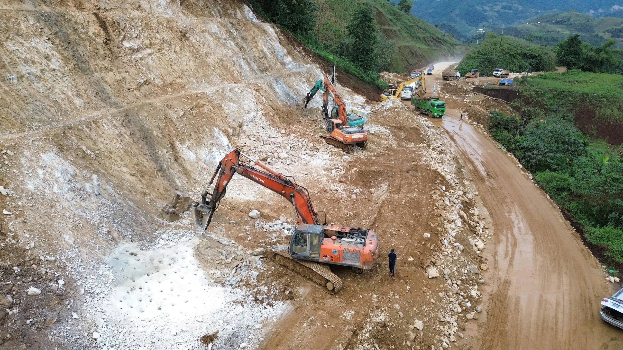 Thay Thế Nhà Thầu Làm Chậm Tiến Độ Dự Án Giao Thông Miền Núi Phía Bắc
