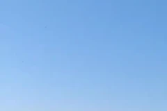 Khoảnh khắc đàn tên lửa hành trình nối đuôi nhau bay tới mục tiêu ở Iran