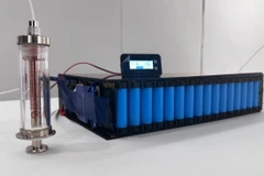 Thử nghiệm phục hồi một khối pin lithium đã kiệt. (Nguồn: Scientific American)