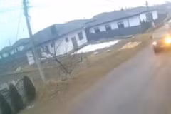 Người đàn ông Ukraine đang dắt chó đi dạo bất ngờ bị bắt lính