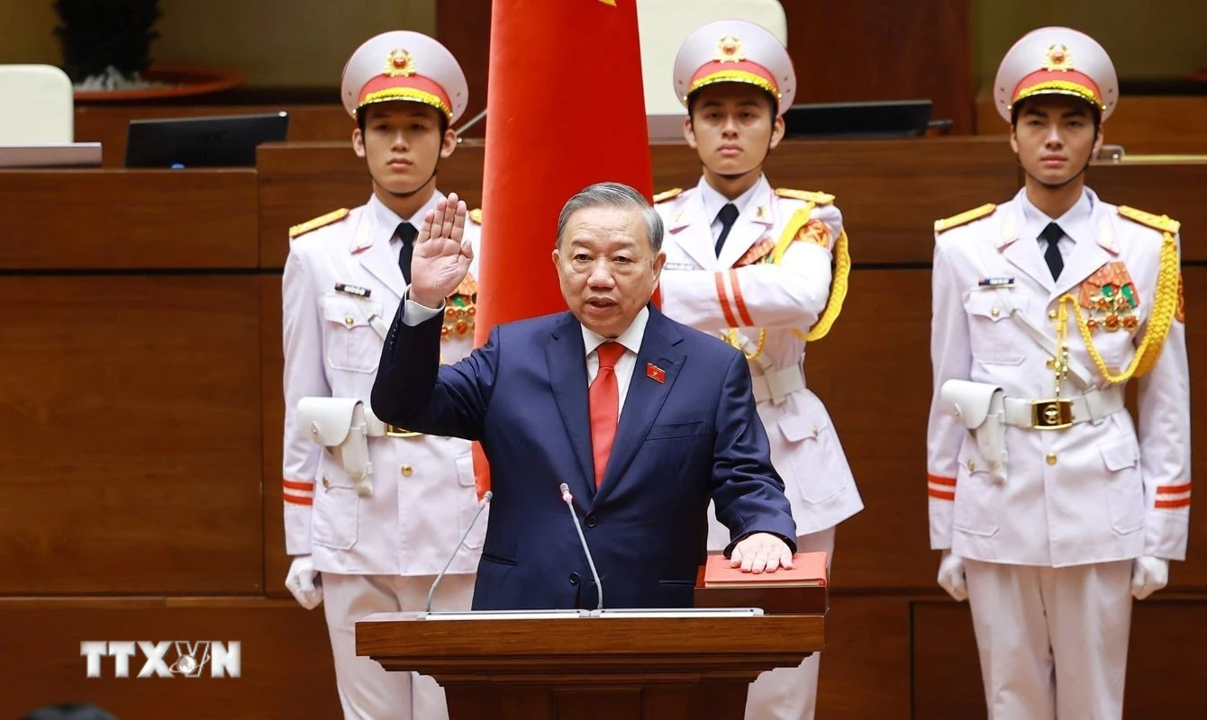 Điện thư và thông điệp chúc mừng các đồng chí lãnh đạo chủ chốt