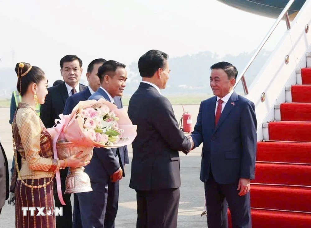 Ủy viên Bộ Chính trị Trần Cẩm Tú thăm chính thức Lào, tăng cường quan hệ đặc biệt