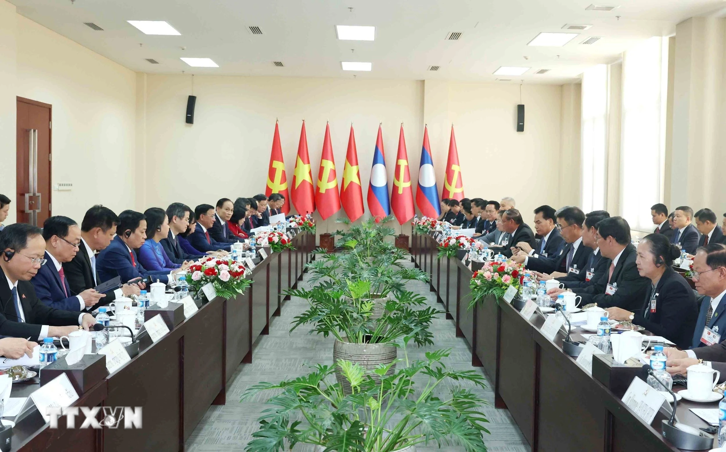 Việt Nam - Lào tăng cường hợp tác chiến lược, làm sâu sắc hơn nội hàm quan hệ