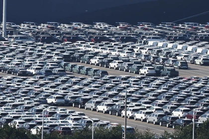 Xe ôtô xuất khẩu tại cảng Pyeongtaek, tỉnh Gyeonggi ngày 1/11. (Nguồn: Yonhap)
