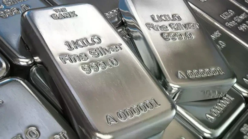 Giá bạc tăng mạnh trong ngày giao dịch cuối tuần, thị trường hàng hóa sôi động