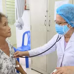 Phụ nữ có nguy cơ mắc bệnh loãng xương cao hơn so với nam giới. (Ảnh: Đinh Hằng/TTXVN)