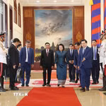 Thường trực Ban Bí thư Trần Cẩm Tú hội kiến Chủ tịch Quốc hội Campuchia Khuon Sudary. (Ảnh: Phương Hoa/TTXVN)