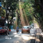 Theo Trung tâm Dự báo Khí tượng Thủy văn Quốc gia, ngày 27/5, tại Hà Nội, nhiệt độ cao nhất phổ biến 39-40 độ C, có nơi trên 40 độ C. (Ảnh: Phạm Tuấn Anh/TTXVN)