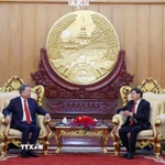 Tổng Bí thư Tô Lâm và Tổng Bí thư, Chủ tịch nước Lào Thongloun Sisoulith gặp hẹp. (Ảnh: Thống Nhất/TTXVN)