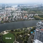 Bất động sản Thành phố Hồ Chí Minh hai bên sông Sài Gòn thuộc quận Bình Thạnh và thành phố Thủ Đức. (Ảnh: Hồng Đạt/TTXVN)