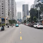 Sau khi hoàn thành, mặt cắt ngang tuyến đường được mở rộng lên 21m, gồm 15m lòng đường và hai vỉa hè rộng 3m mỗi bên. (Ảnh: Quốc Lũy/TTXVN)