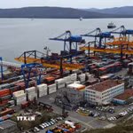 Cảng hàng hóa Vladivostok ở vùng Viễn Đông của Nga. (Ảnh: AFP/TTXVN)