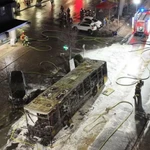 Hiện trường vụ cháy xe buýt. (Nguồn: EPA)