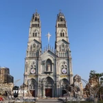 Không khí giáng sinh tại nhà thờ giáo xứ Văn Hạnh, Hà Tĩnh. (Ảnh: Hoàng Ngà/ TTXVN)