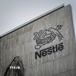 Biểu tượng Nestle tại trụ sở tập đoàn ở Vevey, Thụy Sĩ. (Ảnh: Getty Images/TTXVN)