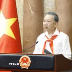 Tổng Bí thư, Chủ tịch nước Tô Lâm với các Đội viên tiêu biểu toàn quốc. (Ảnh: Thống Nhất/TTXVN)