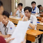 Thí sinh dự thi vào lớp 10. (Ảnh: TTXVN)