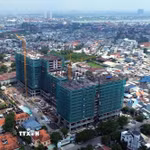 Khu nhà ở xã hội phường Long Bình Tân dần được hoàn thiện. (Ảnh: Công Phong/TTXVN)