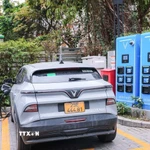Ngày càng nhiều trạm xạc xe ôtô và trạm đổi pin với xe máy, xe đạp điện được xây dựng, tạo thuận tiện cho người sử dụng. (Ảnh: Hoàng Hiếu/TTXVN)