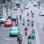Xe điện với nhiều ưu điểm, tiện lợi nên ngày càng hiện diện nhiều trong đời sống hàng ngày của người dân. (Ảnh: Hoàng Hiếu/TTXVN)