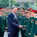 Tổng Bí thư Tô Lâm, Bí thư Quân ủy Trung ương và các đại biểu tại lễ kỷ niệm. (Ảnh: Thống Nhất/TTXVN)