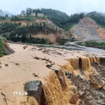 Một đoạn đường ở xã Cô Ba, tỉnh Cao Bằng bị sạt lở do mưa lớn. (Ảnh: TTXVN phát)