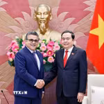 Chủ tịch Quốc hội Trần Thanh Mẫn tiếp Đại sứ đặc mệnh toàn quyền Nhà nước Palestine tại Việt Nam Saadi Salama. (Ảnh: Doãn Tấn/TTXVN)
