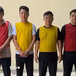 Các đối tượng cầm đầu của đường dây cá độ. (Ảnh: TTXVN phát)
