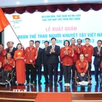 Phó Thủ tướng Chính phủ Mai Văn Chính cùng đại diện các bộ, ban, ngành Trung ương và Thành phố Hồ Chí Minh, vận động viên Đoàn Thể thao Người khuyết tật Việt Nam tại Lễ xuất quân. (Ảnh: Trung Tuyến/TTXVN)