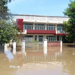 Tính đến trưa 5/12, một số nơi ở phường Hàm Thắng vẫn còn ngập sâu. (Ảnh: Hồng Hiếu/TTXVN)