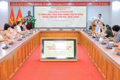 Toạ đàm chuyên đề “Kỹ năng viết, phản biện những vấn đề nóng trong lĩnh vực văn hoá, nghệ thuật”. (Ảnh: Lê Đông/TTXVN)