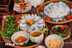 Nghề làm bánh cuốn Thanh Trì của Hà Nội vừa được ghi danh Di sản văn hóa phi vật thể quốc gia. (Ảnh: TTXVN)