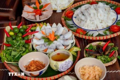 Nghề làm bánh cuốn Thanh Trì của Hà Nội vừa được ghi danh Di sản văn hóa phi vật thể quốc gia. (Ảnh: TTXVN)