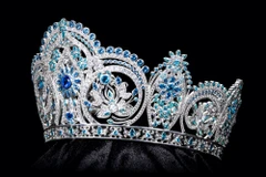 Vương miện dành cho tân Hoa hậu cuộc thi mang tên “Trân hoa tứ quý – The Blooms of Four Seasons” được chế tác thủ công. (Ảnh: BTC)