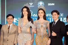 Chủ tịch cuộc thi, Trưởng ban tổ chức, nghệ nhân Nguyễn Đình Phúc (trái); Phó chủ tịch cuộc thi Vũ Thái và hai Đại sứ, giám khảo cuộc thi - World Miss Tourism Ambassador 2018 Phan Thị Mơ, và Miss Celebrity International 2025 Trần Trân Mỹ Linh. (Ảnh: BTC)