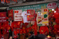 Không khí Đại lễ ngập tràn khắp ngõ phố. (Ảnh: Vietnamplus)