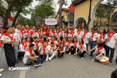Đoàn kiều bào với 50 thành viên từ khắp thế giới về diễu hành A80 tham gia tổng hợp luyện lần hai, ngày 24/8. (Ảnh: Hồng Kiều/Vietnam+)