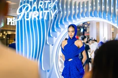 Quán quân Vietnam's Next Top Model Mai Hoa xuất hiện ấn tượng với thiết kế đến từ nhà thiết kế Vũ Việt Hà. (Ảnh: PV/Vietnam+)